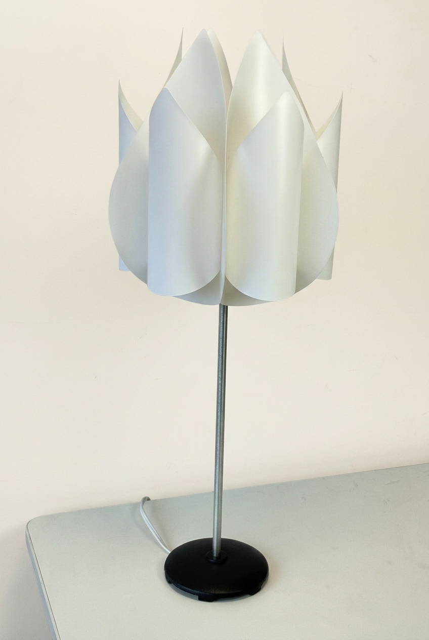Vue de la lampe, retouche du mur uniquement